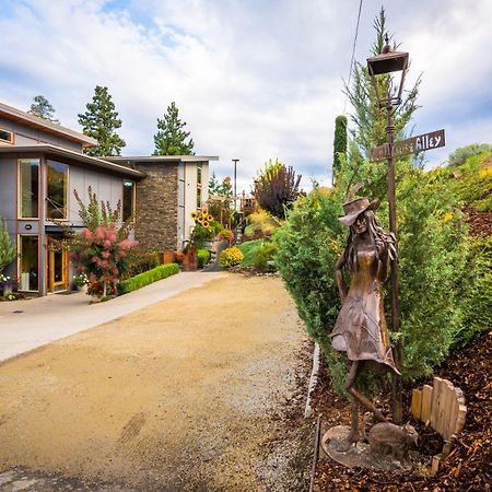 Cormier'S Studio Guest Suites Penticton Exteriör bild