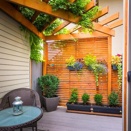 Cormier'S Studio Guest Suites Penticton Exteriör bild