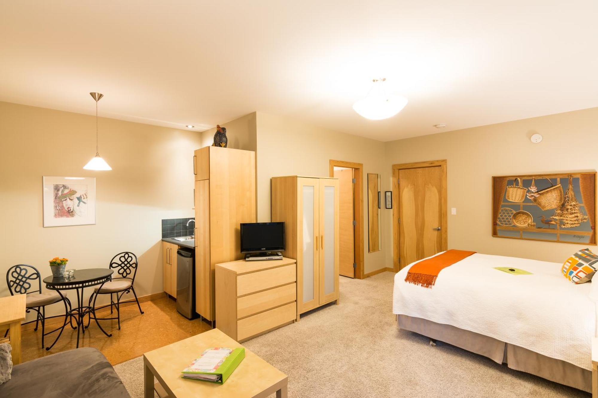 Cormier'S Studio Guest Suites Penticton Exteriör bild