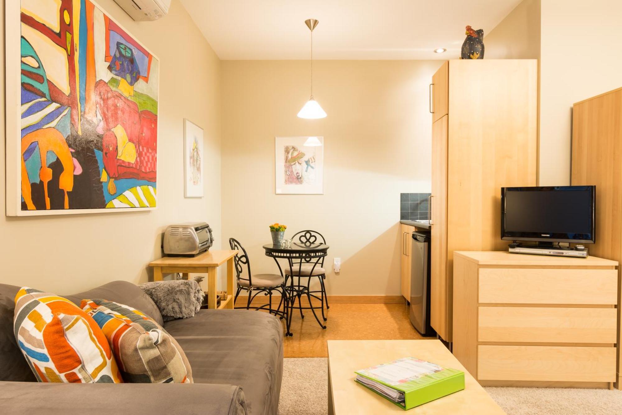 Cormier'S Studio Guest Suites Penticton Exteriör bild