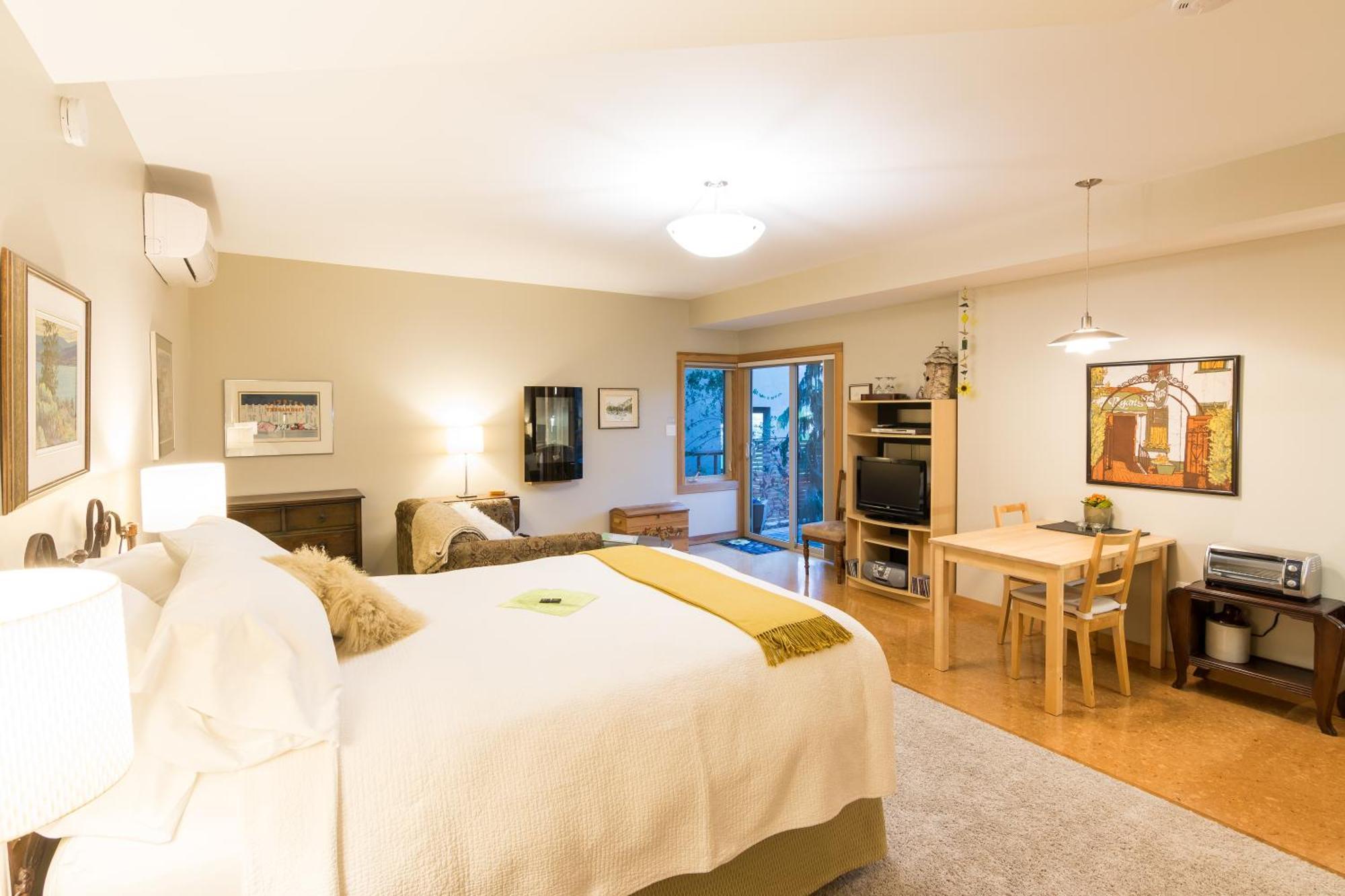 Cormier'S Studio Guest Suites Penticton Exteriör bild