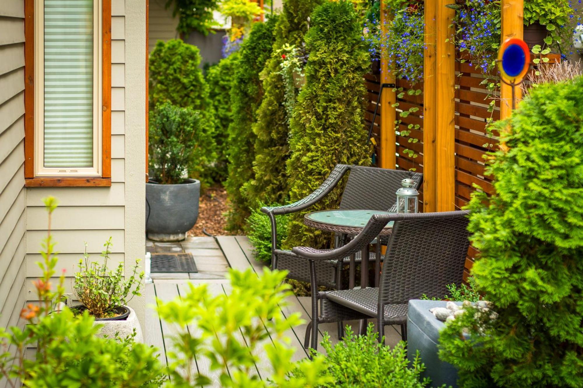 Cormier'S Studio Guest Suites Penticton Exteriör bild