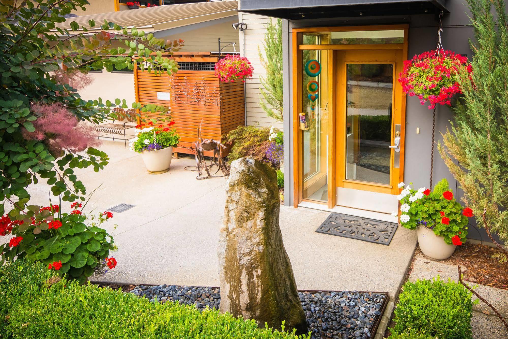 Cormier'S Studio Guest Suites Penticton Exteriör bild