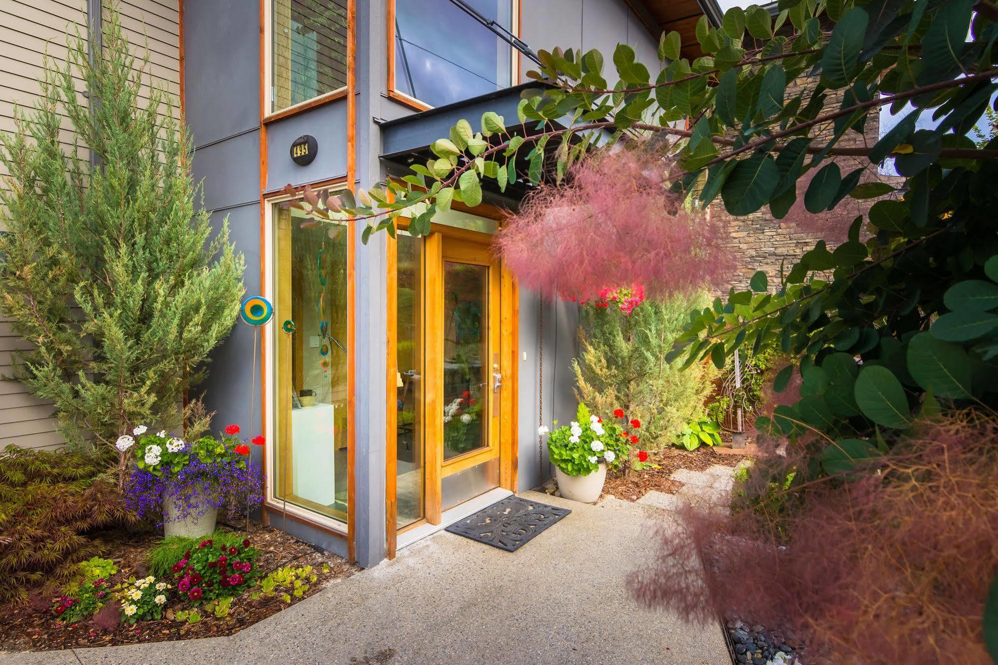 Cormier'S Studio Guest Suites Penticton Exteriör bild
